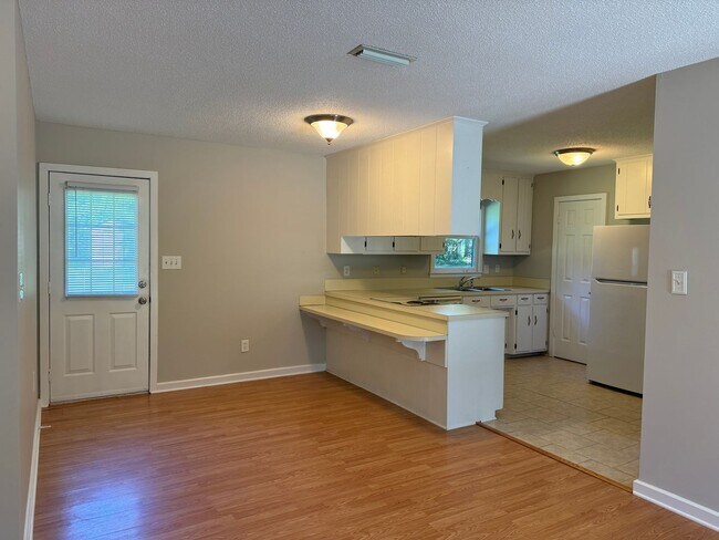 Building Photo - Three Bedroom Duplex in Denver