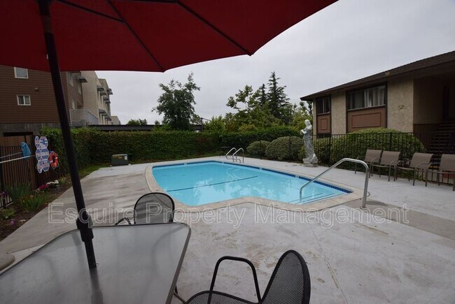 Foto del edificio - 1920 Los Feliz Dr