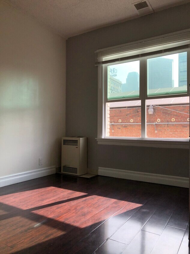 Primary Photo - 704 Hartford Ave