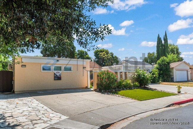 Building Photo - 2257 Goldcrest Cir