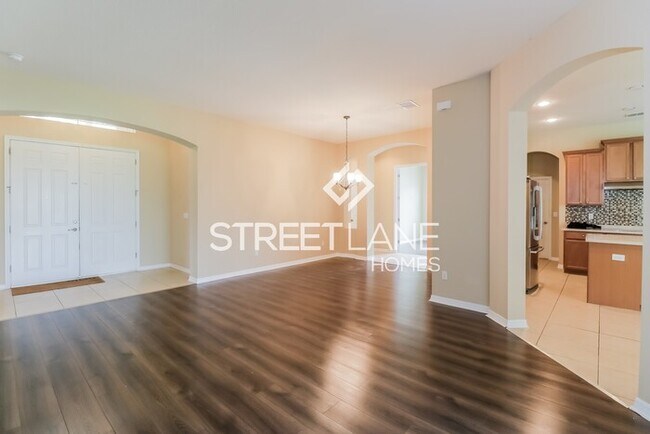Building Photo - Huge 5 Bedroom in New Port Richey!