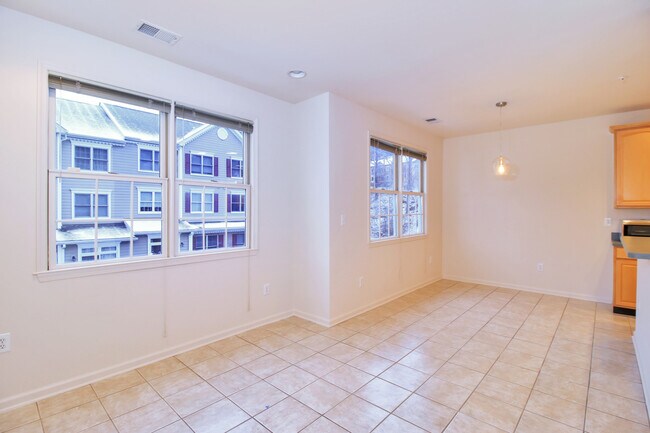 Building Photo - 342 Oswego Ct