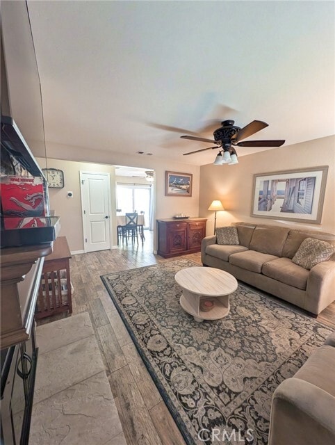 Foto del edificio - 1233 Farroll Ave