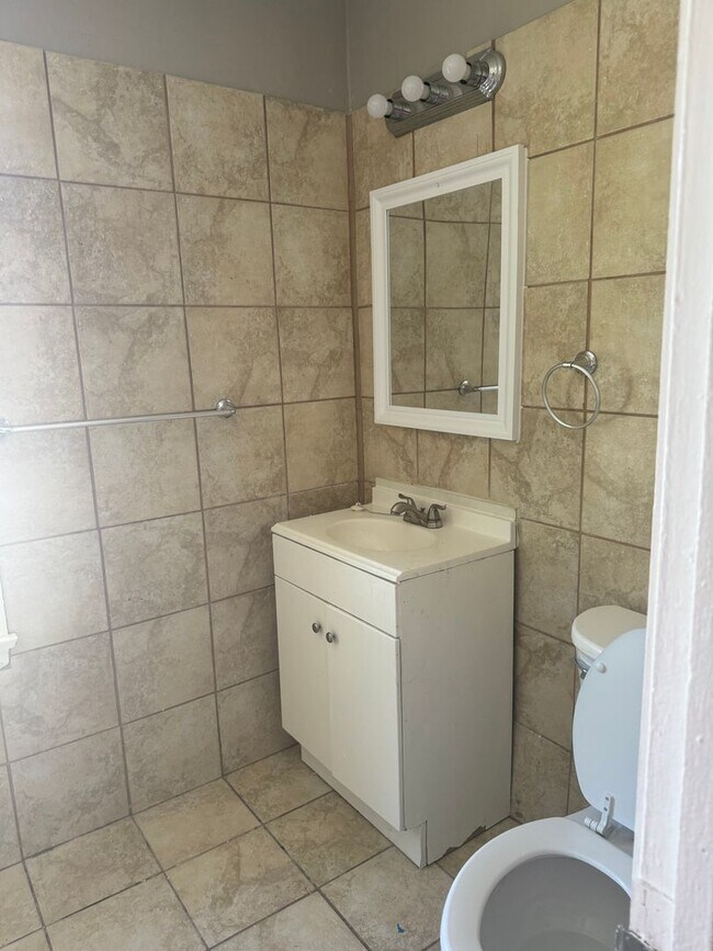 Foto del edificio - 3 Bedroom Single Family House - Newly Renovated!