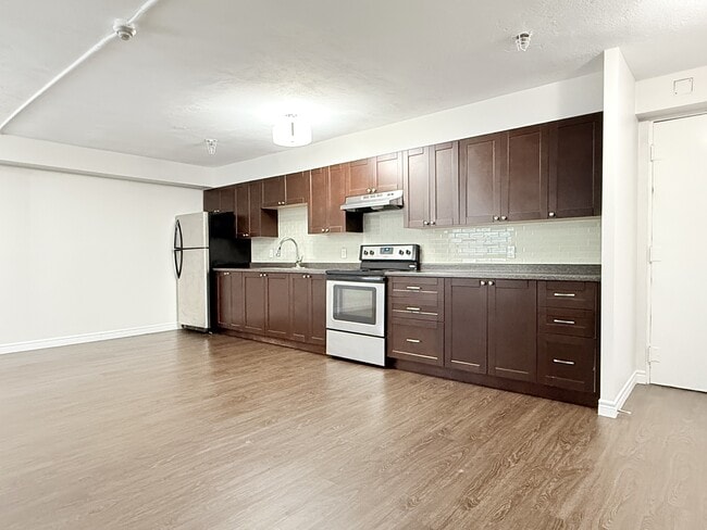 Building Photo - 20 Bradmon Dr