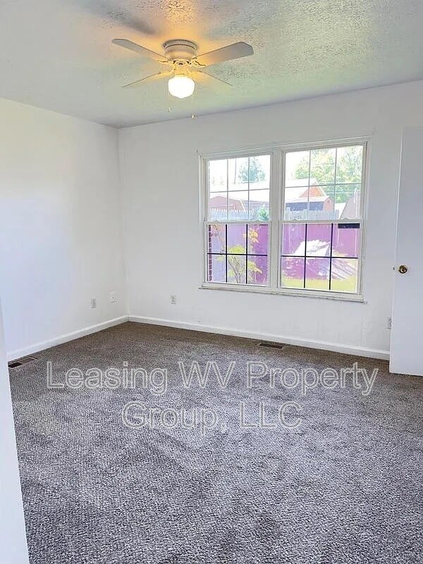 Foto del edificio - 3305 Carpenter Avenue