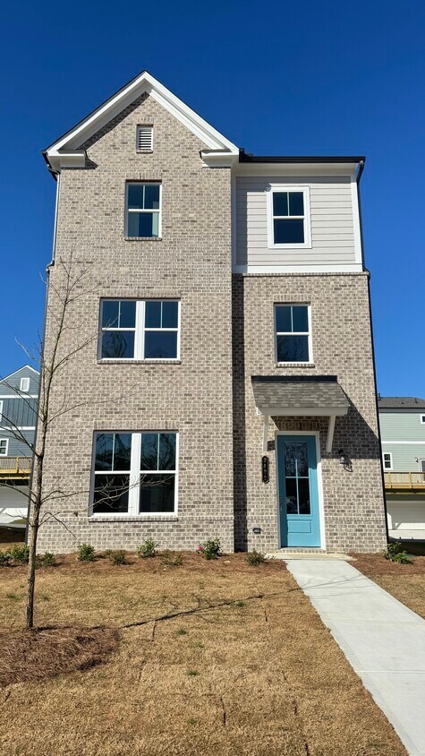 Primary Photo - 2400 Whistler Way NE