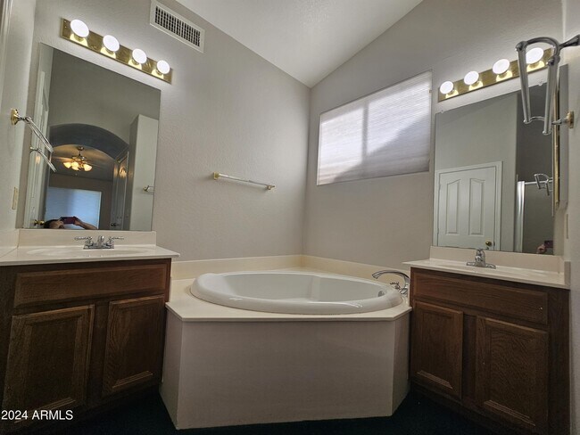 Building Photo - 2292 E Stottler Dr