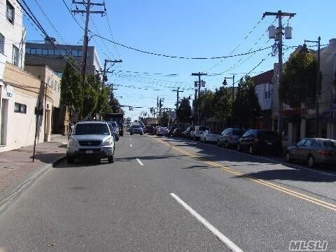 Primary Photo - 141 Mineola Blvd