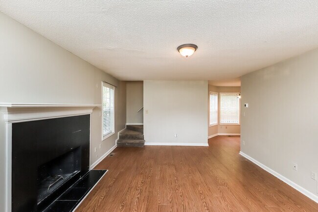 Foto del edificio - 7285 Hunters Ridge Dr