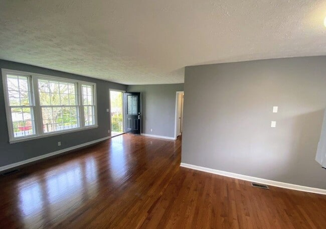 Building Photo - 218 Walcott Dr