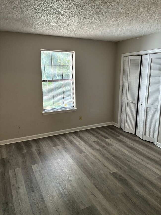 Building Photo - 415 Admiral's Walk Dr