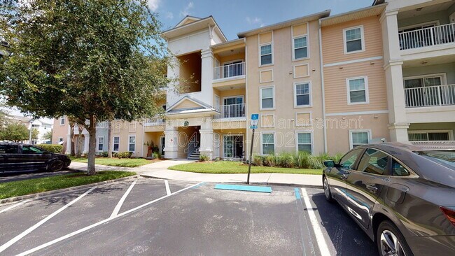 Foto del edificio - 8201 Green Parrot Rd