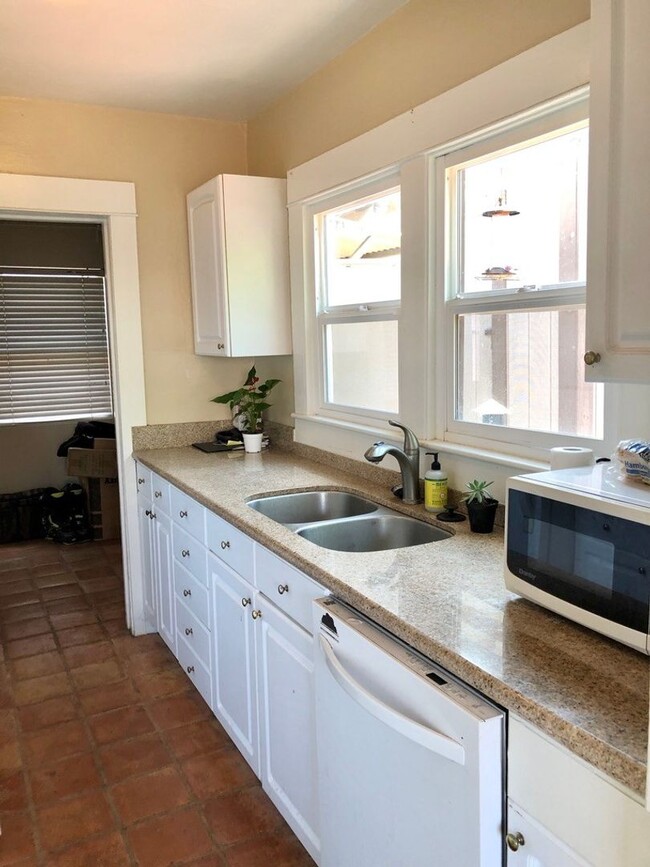 Building Photo - Craftman Style Home in North Park! Blacks ...