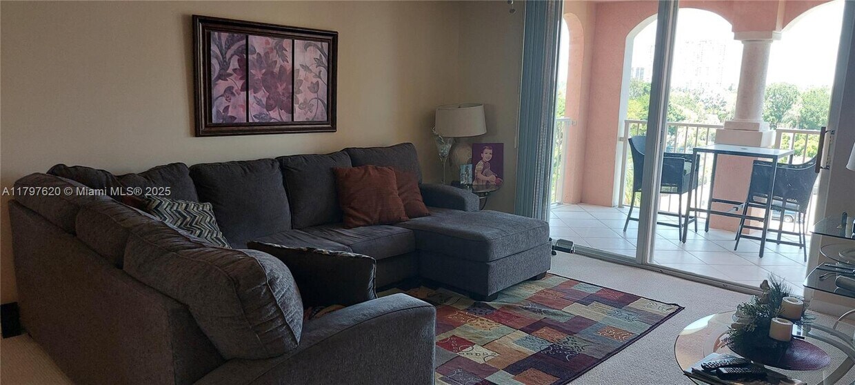 Foto principal - 19501 E Country Club Dr
