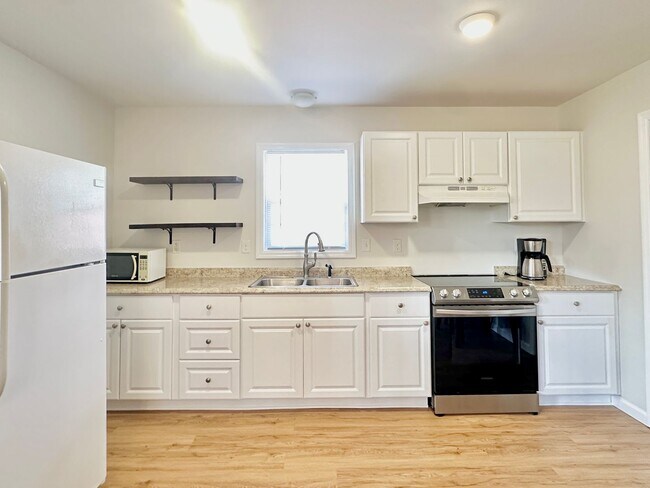 Foto del edificio - Fully Furnished Studio just off Highway 58