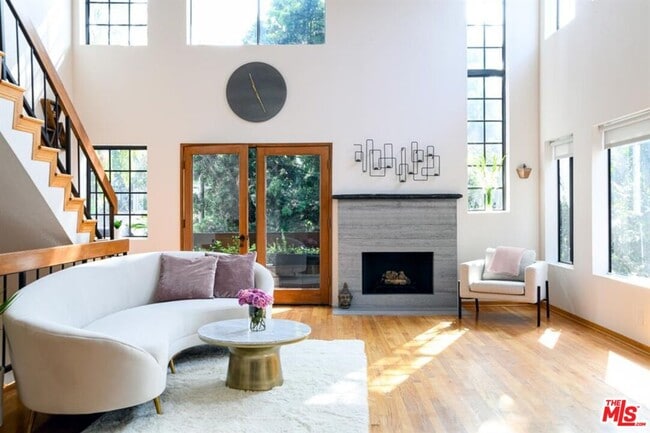Foto del edificio - 12815 Caswell Ave