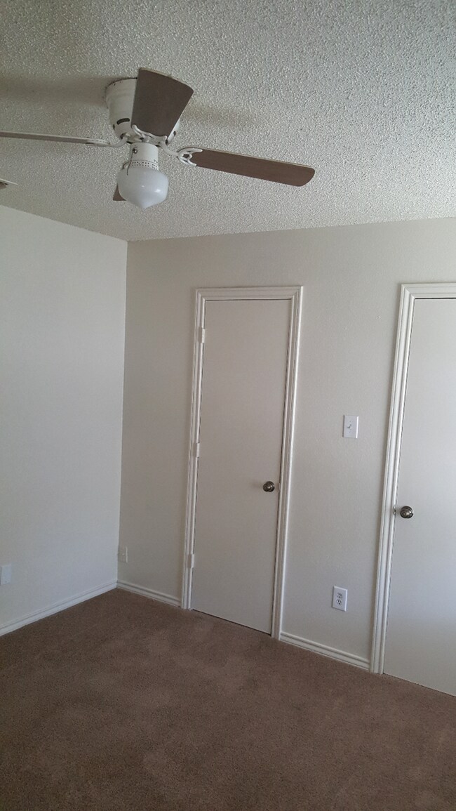 Building Photo - 1324 Bluffview Dr