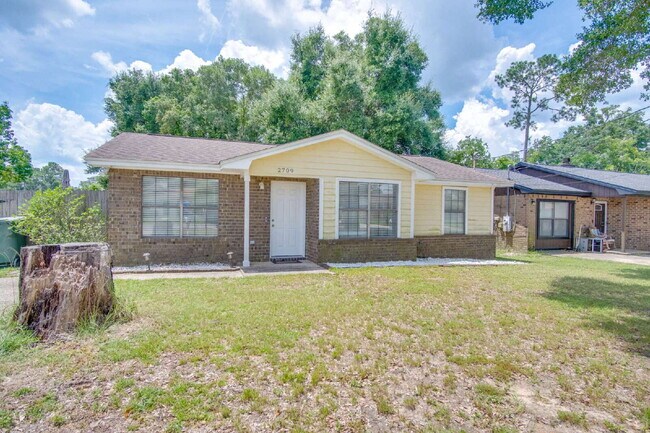 Foto del edificio - Private Cul-de-Sac Living — 3BR Home Featuring Open Layout, Wooded Backyard Views & Stylish Updat...