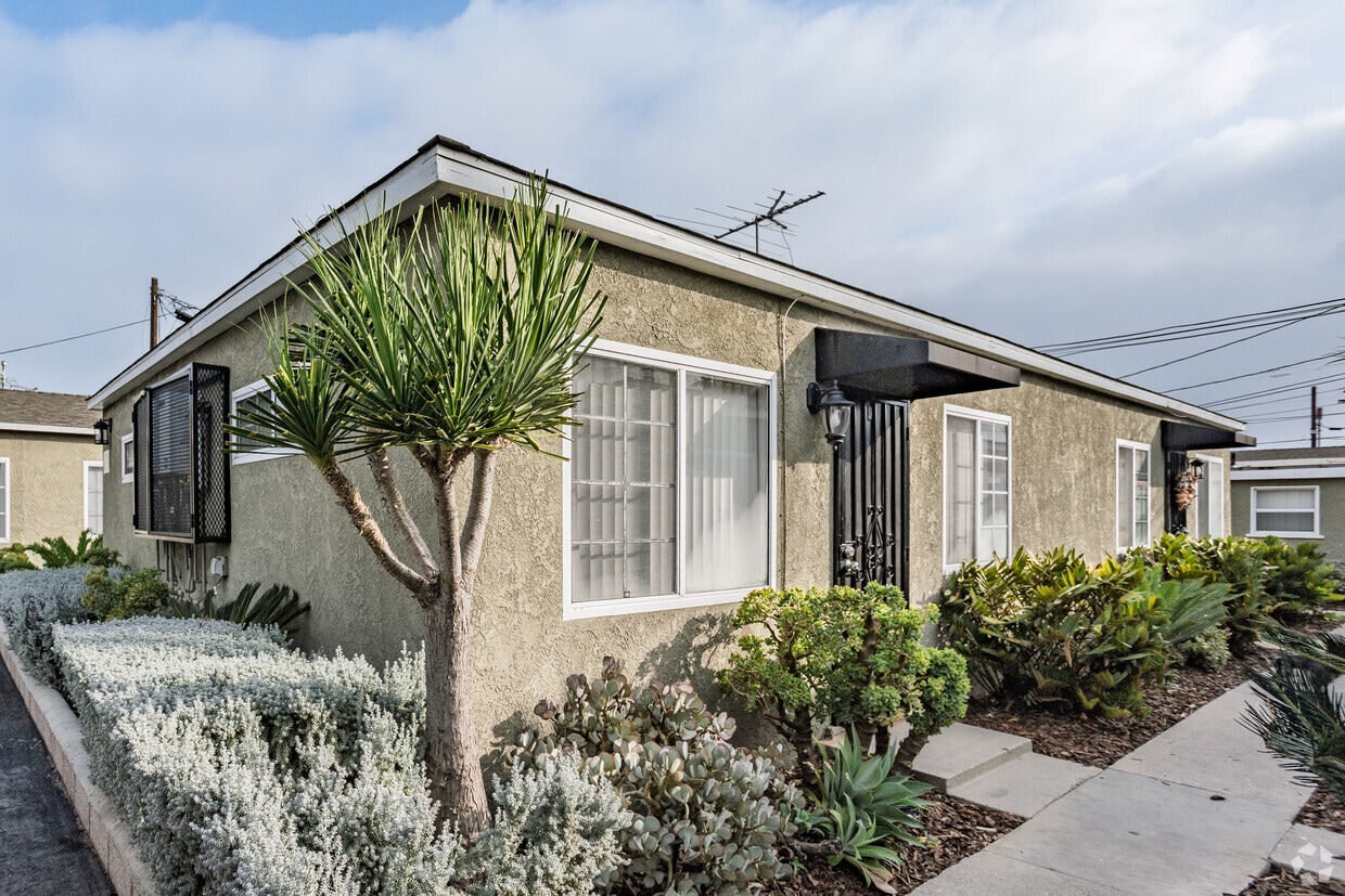 Primary Photo - 12621 Glenshire Rd, 12618 Lakewood Blvd.