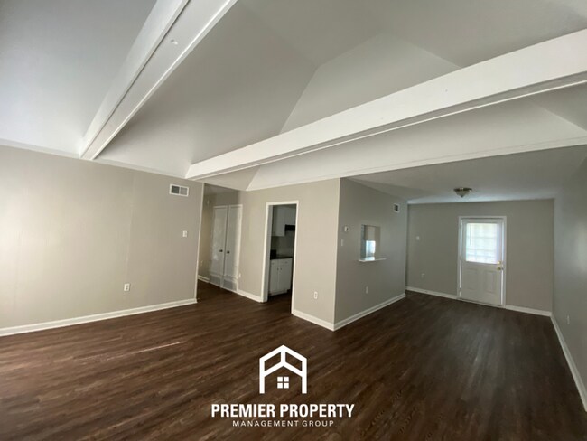 Foto del edificio - Millington Charm | 3BR/2BA with High Vaulted Ceilings & Rustic Fireplace