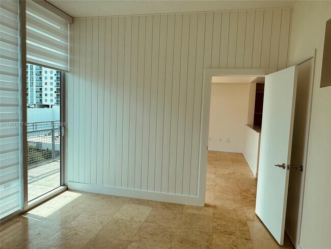 Foto del edificio - 350 NE 24th St