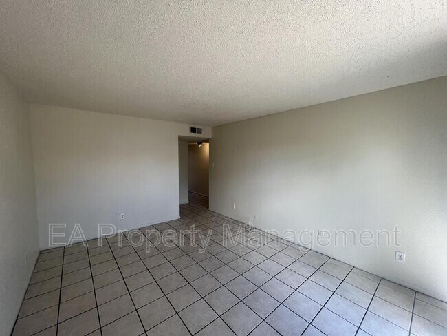 Foto del edificio - 545 Palomas Dr SE