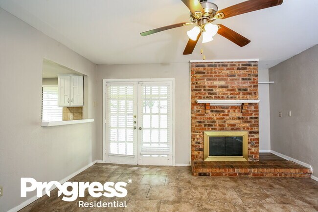 Building Photo - 717 Middle Glen Dr