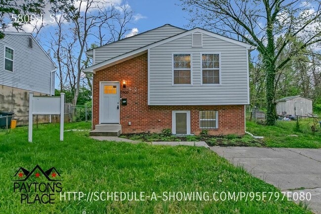 Building Photo - Spacious home with huge backyard space
