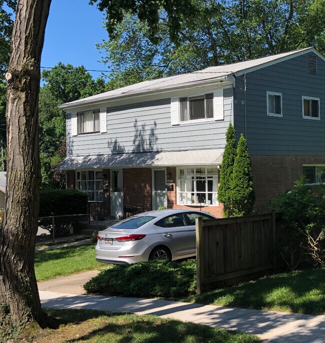 Foto del edificio - 402 Mclane Ct
