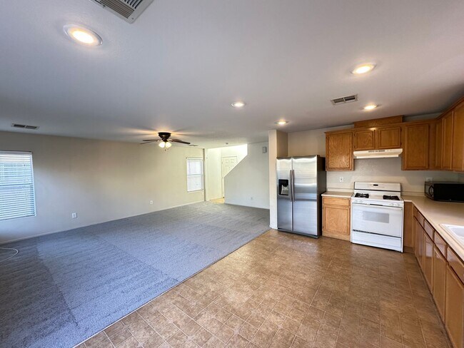 Building Photo - DESERT WILLOWS UNIT 2B