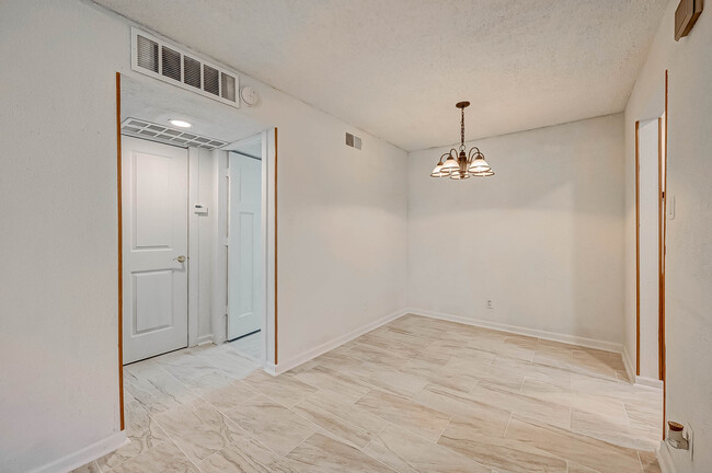 Building Photo - 10047 Westpark Dr