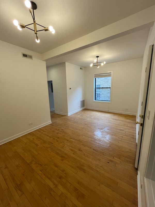 Building Photo - 1320 N Wicker Park Ave