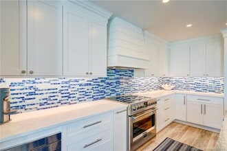 Building Photo - 5799 NE Island Cove Way