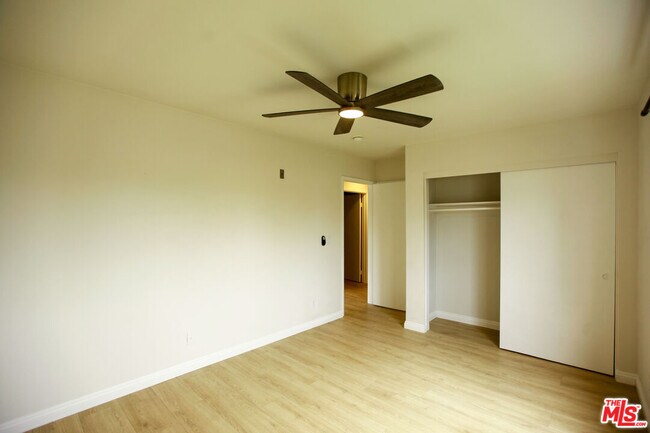 Foto del edificio - 833 Orange Grove Ave