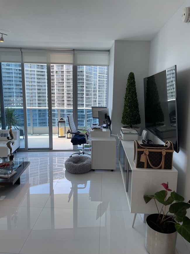 Foto del edificio - 270 Biscayne Boulevard Way