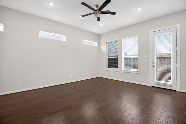 Building Photo - 619 Thornton Oaks Ln