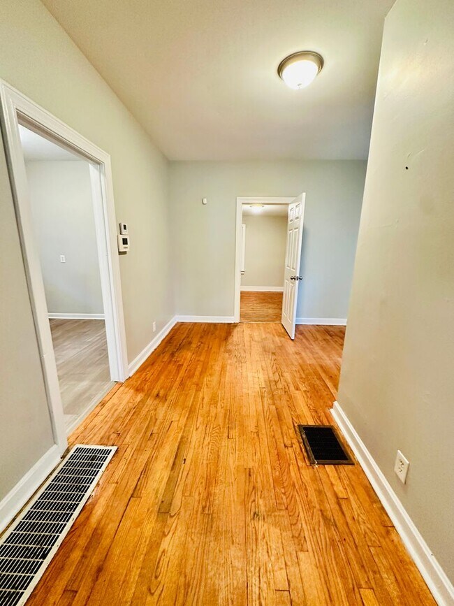 Foto del edificio - Updated 2BR house in Portland with unfinis...