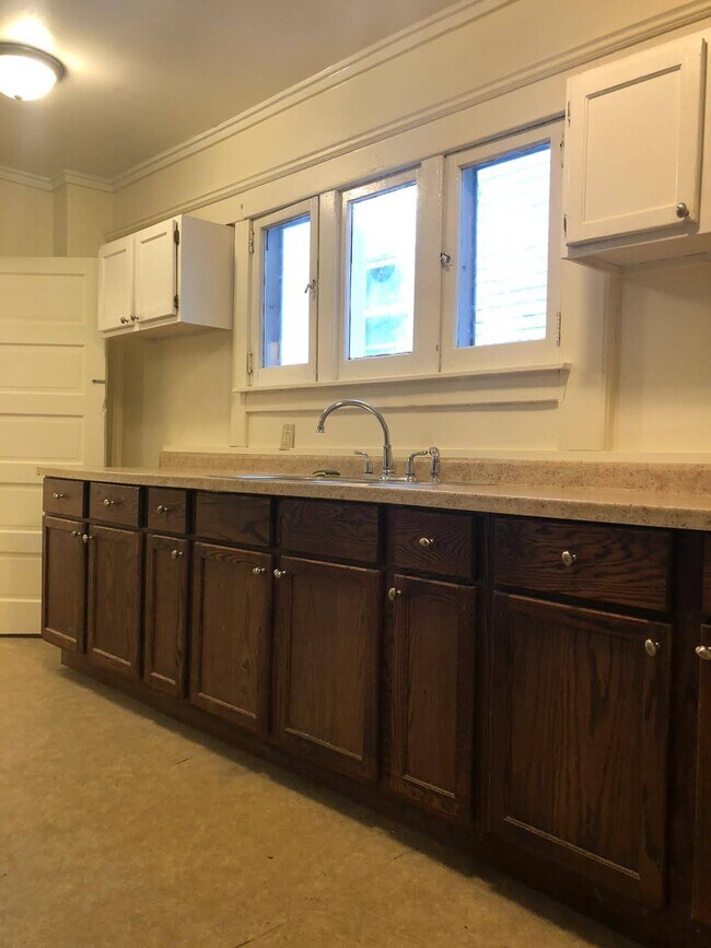 Building Photo - 222 Smith Ave