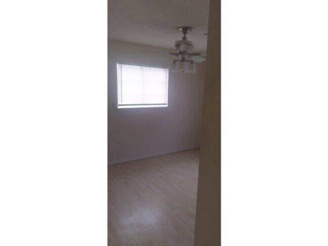 Building Photo - 730 SW Ranch Oak Blvd