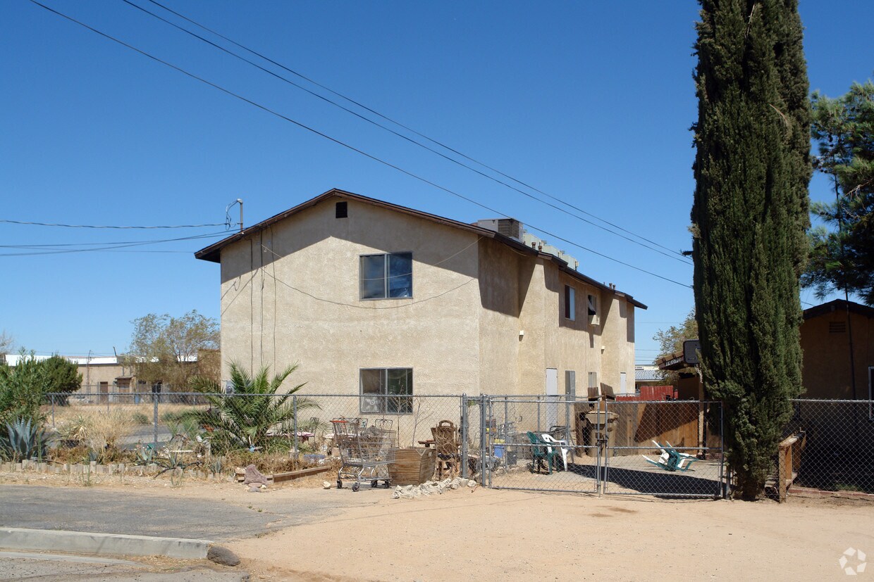 Building Photo - 16060 Orange St