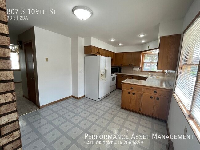 Foto del edificio - Beautiful 3BR house in West Allis