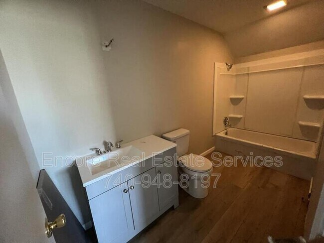 Foto del edificio - 390 N Cedar St