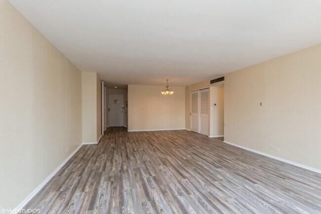 Foto del edificio - 260 E Chestnut St