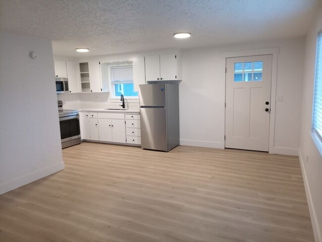 Foto del edificio - Renovated single family home in Lincoln City!