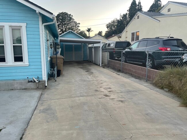 Building Photo - 536 Park St