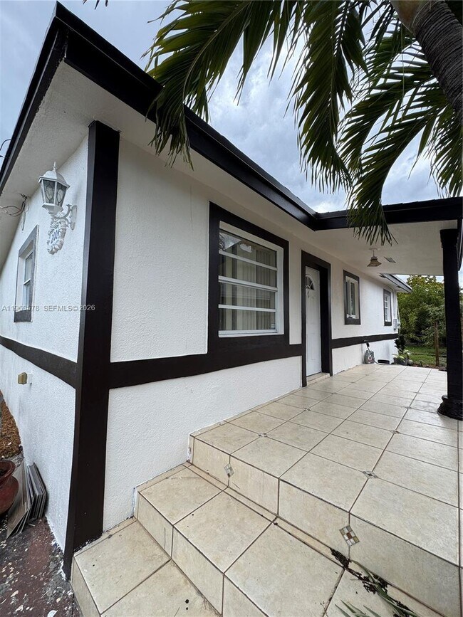 Foto del edificio - 2004 SW 57th Ave