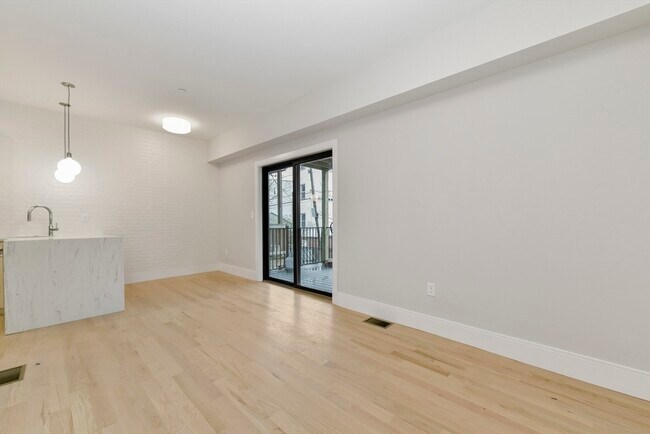 Foto del edificio - 132 Bremen St