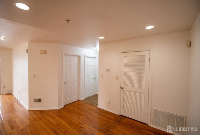 Building Photo - 1337 Waterford Dr