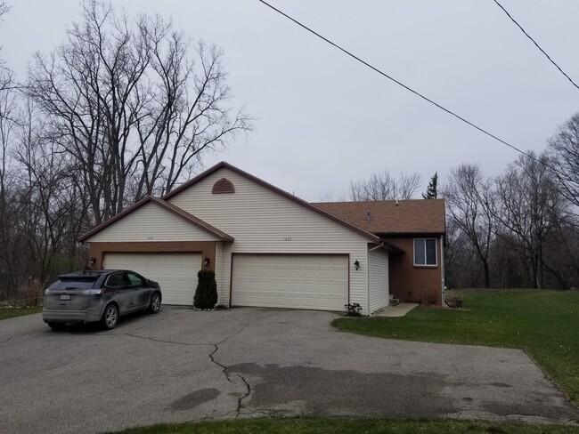 Building Photo - 1623 Lamberton Lake Dr NE